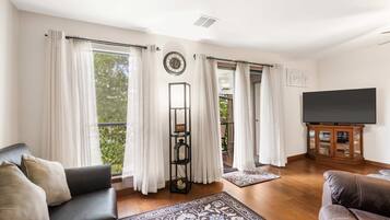 Condo, 1 Queen Bed with Sofa bed, Balcony, Garden View (Banta House Retreat at the Pointe) | Living area | 42-inch flat-screen TV with digital channels, fireplace