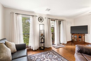 Condo, 1 Queen Bed with Sofa bed, Balcony, Garden View (Banta House Retreat at the Pointe) | Living area | 42-inch flat-screen TV with digital channels, fireplace - Banta House Retreat at the Pointe (Branson)