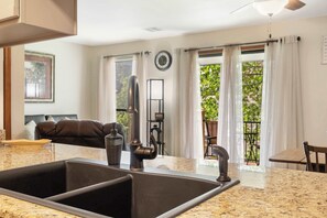 Huoneisto, 1 keskisuuri parisänky ja vuodesohva, parveke (Banta House Retreat at the Pointe) | Sisätilat