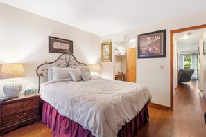 Kondominium, 1 Tempat Tidur Queen dengan tempat tidur Sofa (Banta House Retreat at the Pointe) | 1 kamar tidur dan didekorasi berbeda-beda