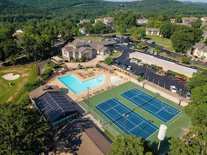 Sports court - Royale Casa Couples Retreat! (Branson)