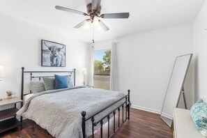1 bedroom, individually decorated, individually furnished, bed sheets - Royale Casa Couples Retreat! (Branson)