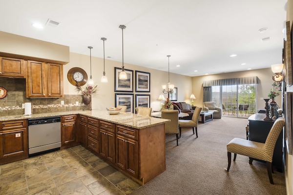 Condo, Multiple Beds, Balcony, Garden View (Branson Hills Getaway) | Interior