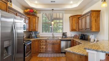 Condo, Multiple Beds, Patio, Mountain View (Luxury Penthouse) | Private kitchen | Fridge, microwave, oven, stovetop