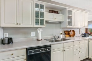 Condo, Multiple Beds, Patio, Pool View (Pointe Royale Retreat) | Private kitchen