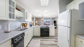 Condo, Multiple Beds, Patio, Pool View (Pointe Royale Retreat) | Private kitchen | Fridge, microwave, oven, stovetop