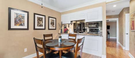 コンドミニアム キングベッド 1 台ソファーベッド付き バルコニー ゴルフビュー (Pointe Royale Getaway) | レストラン