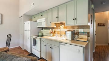 Condo, Multiple Beds, Balcony, Garden View (Scenic Spot Vacation Property) | Private kitchen | Fridge, microwave, oven, stovetop