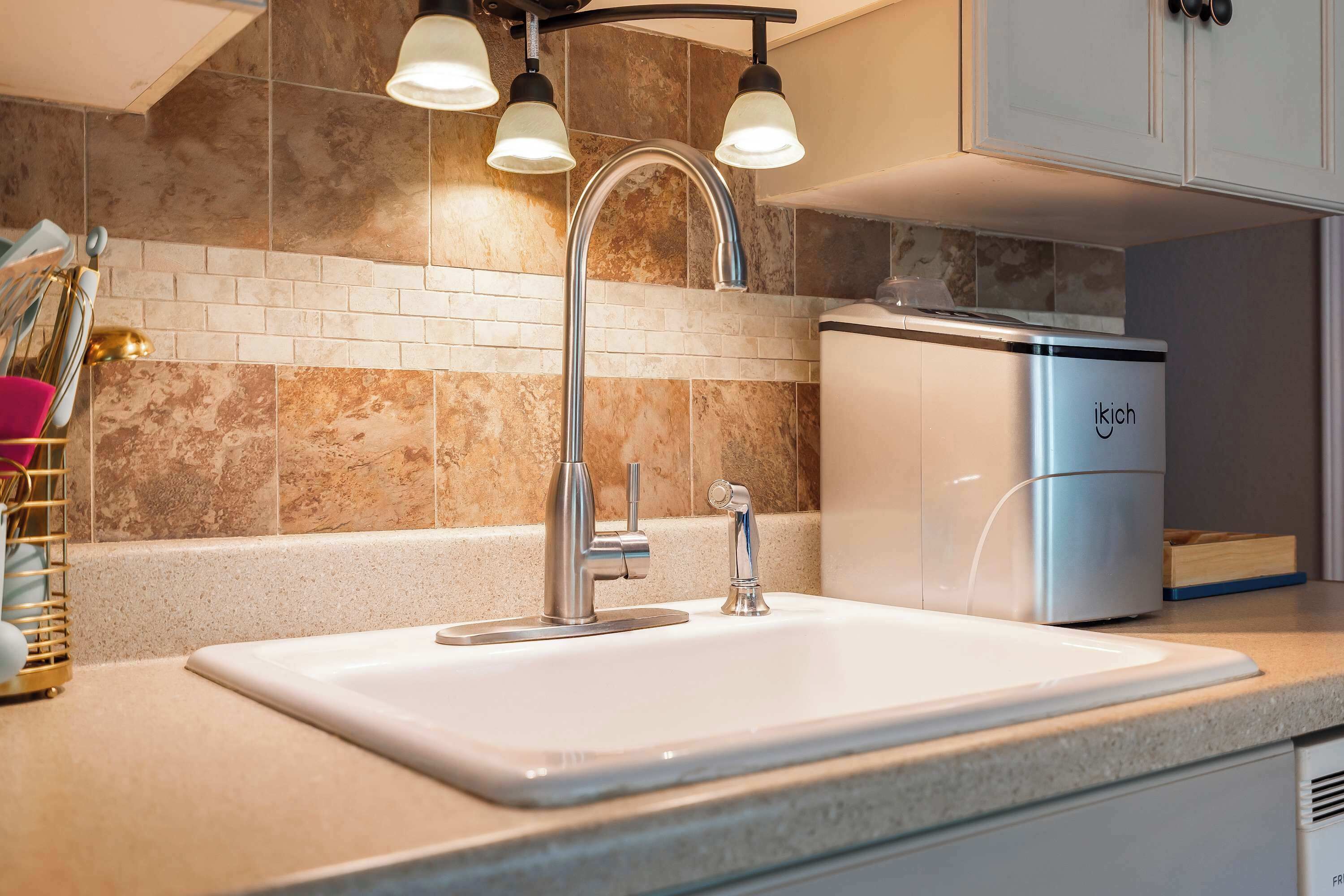 Condo, Multiple Beds, Balcony, Garden View (Scenic Spot Vacation Property) | Private kitchen | Fridge, microwave, oven, stovetop