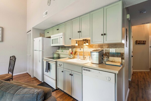 Condo, Multiple Beds, Balcony, Garden View (Scenic Spot Vacation Property) | Private kitchen