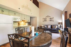 Condo, Multiple Beds, Balcony, Garden View (Scenic Spot Vacation Property) | Interior