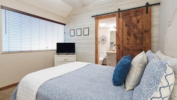 Condo, Multiple Beds, Balcony, Garden View (Scenic Spot Vacation Property) | 2 bedrooms, individually decorated, individually furnished, bed sheets