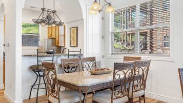 Condo, Multiple Beds, Balcony, Mountain View (Always 80 and Sunny) | Dining