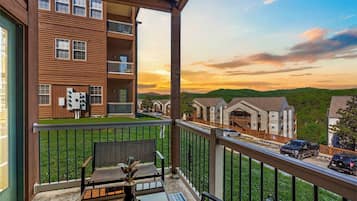 Condo, Multiple Beds, Balcony, Mountain View (Always 80 and Sunny) | Property grounds