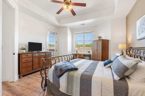 Kondominium, Beberapa Tempat Tidur, balkon, pemandangan gunung (Always 80 and Sunny) | 2 kamar tidur dan didekorasi berbeda-beda