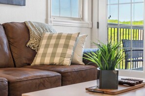 Condo, Multiple Beds, Balcony, Mountain View (Always 80 and Sunny) | Living area