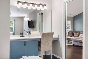 Condo, Multiple Beds, Balcony, Golf View (Linda’s Haven) | Interior