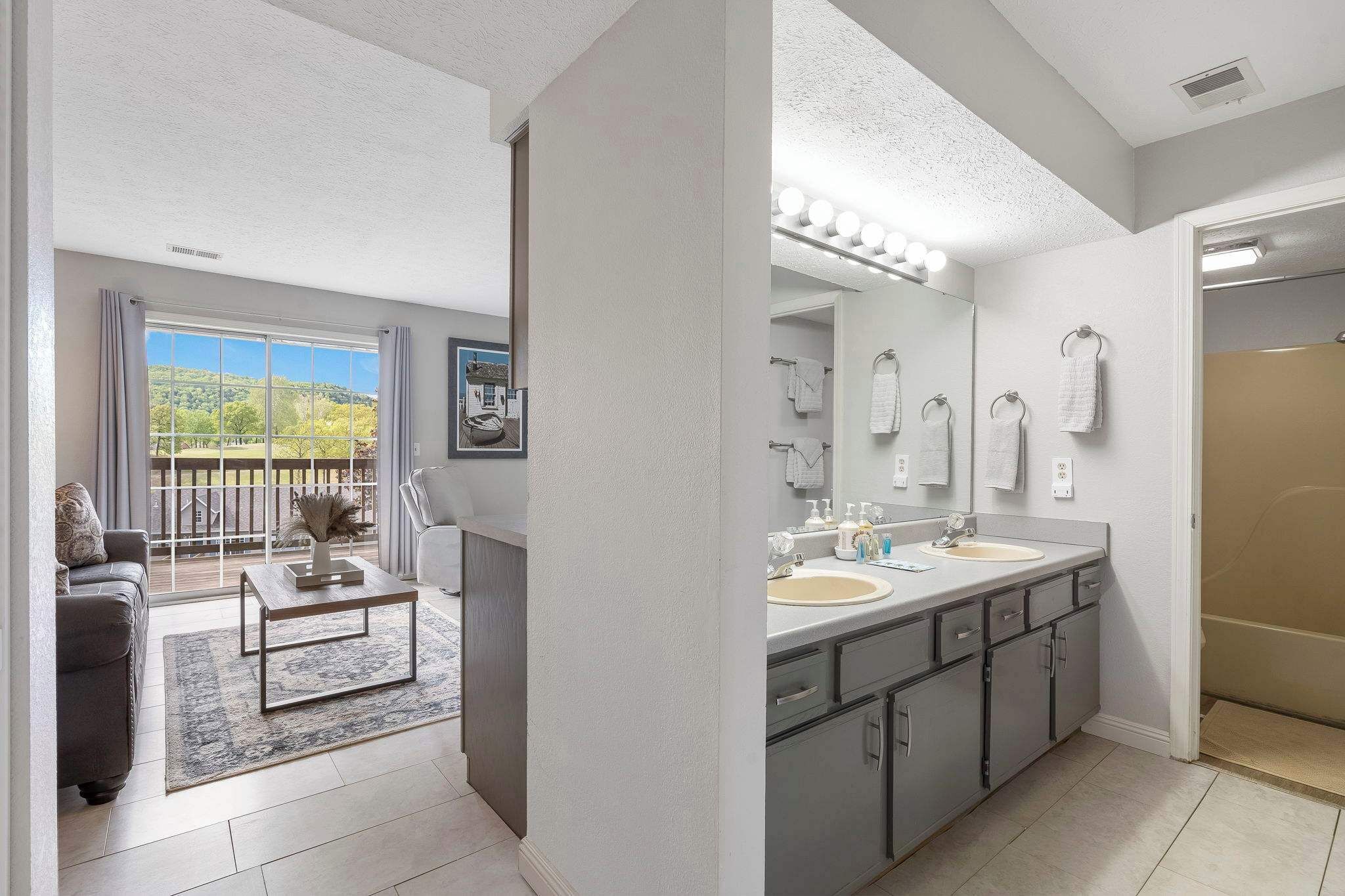 Condo, 1 Queen Bed with Sofa bed, Balcony, Mountain View (Branson Golfers Nook) | Interior