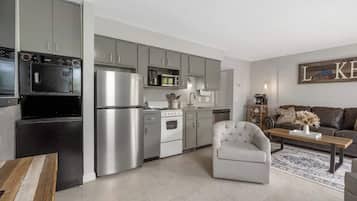 Condo, 1 Queen Bed with Sofa bed, Balcony, Mountain View (Branson Golfers Nook) | Interior