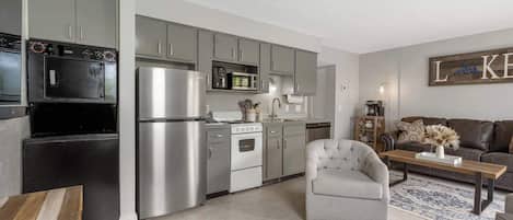 Condo, 1 giường cỡ queen và sofa giường, ban công, quang cảnh núi (Branson Golfers Nook) | Nội thất