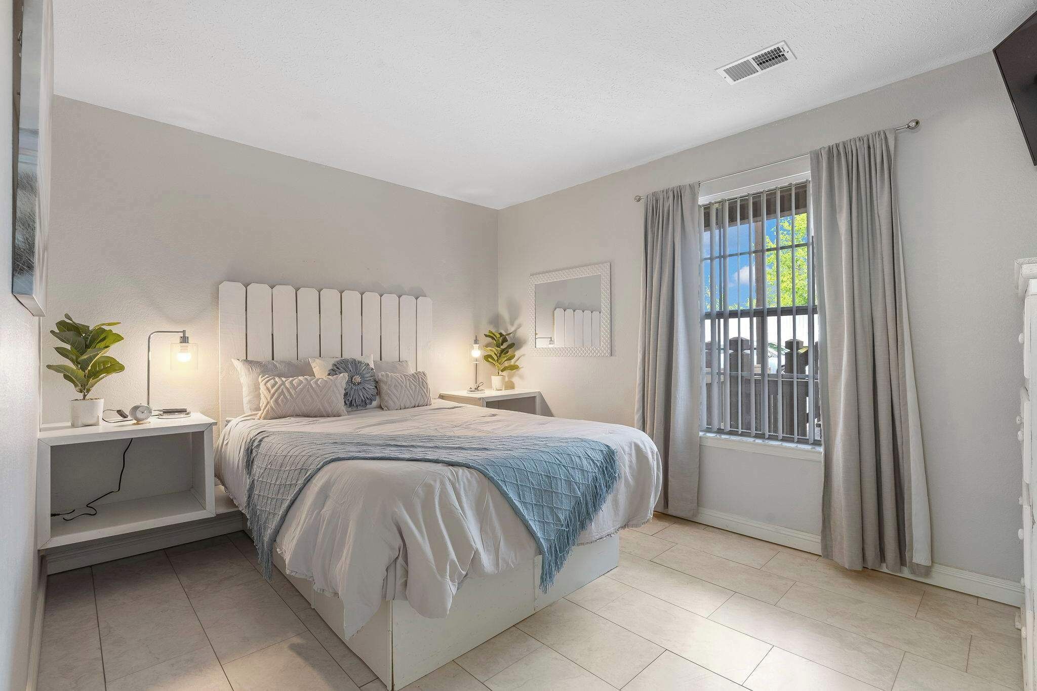 Condo, 1 Queen Bed with Sofa bed, Balcony, Mountain View (Branson Golfers Nook) | 1 bedroom, individually decorated, individually furnished, bed sheets