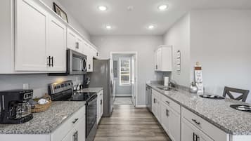 Condo, varias camas, balcón, vista al campo de golf (Top of the Ridge) | Cocina privada | Refrigerador, microondas, horno y parrilla de estufa
