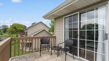 Condo, Multiple Beds, Balcony (Pondside Paradise Retreat) | Property grounds