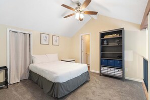 Appart'hôtel, plusieurs lits, balcon (Pondside Paradise Retreat) | 2 chambres, décoration personnalisée, ameublement personnalisé