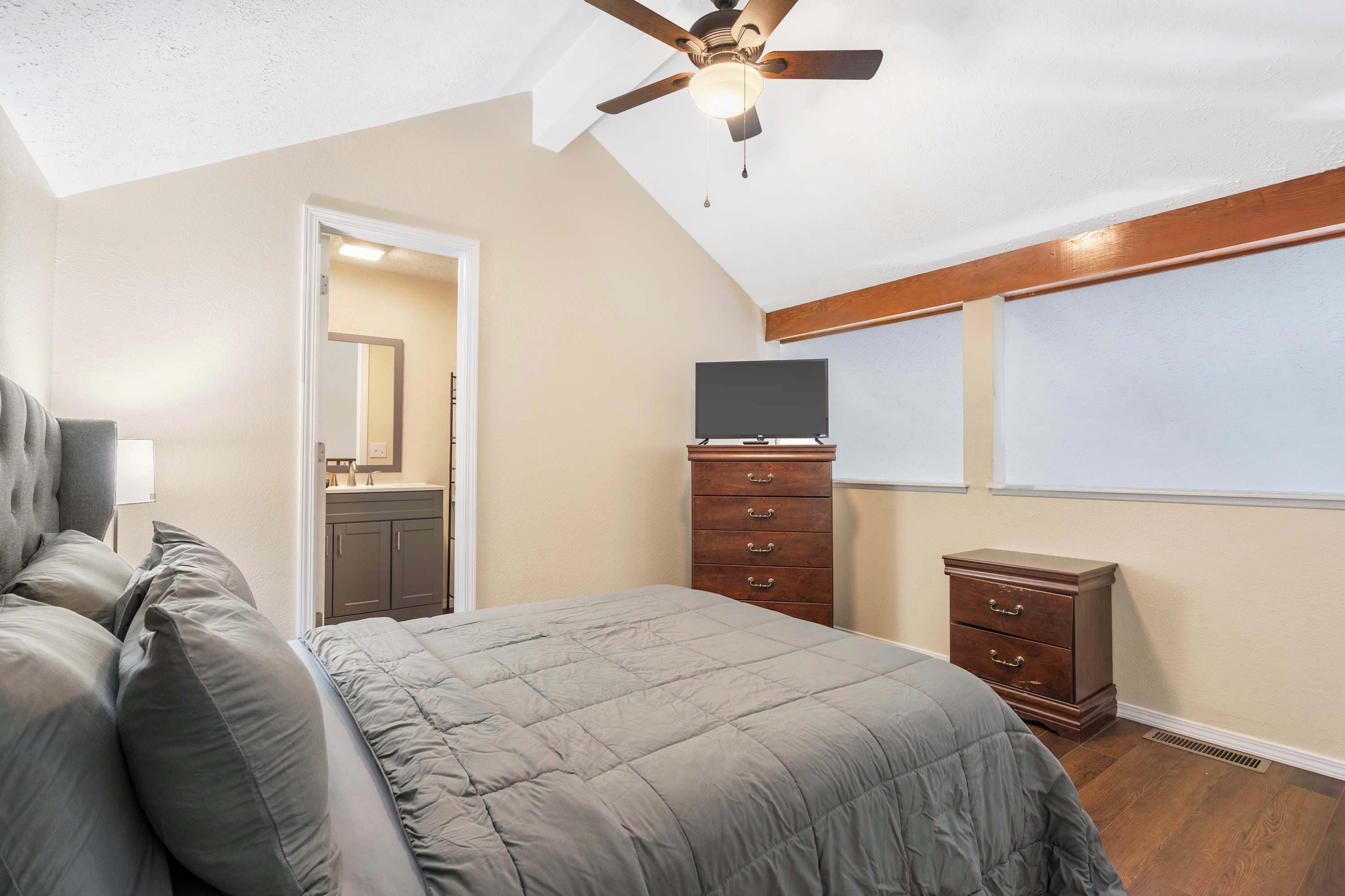 Condo, 2 camas Queen size, balcón, vista al campo de golf (Branson Sweet Retreat) | 2 habitaciones, decoración personalizada y muebles diferentes 