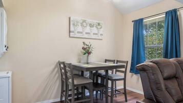 Condo, 2 camas Queen size, balcón, vista al campo de golf (Branson Sweet Retreat) | Restaurantes