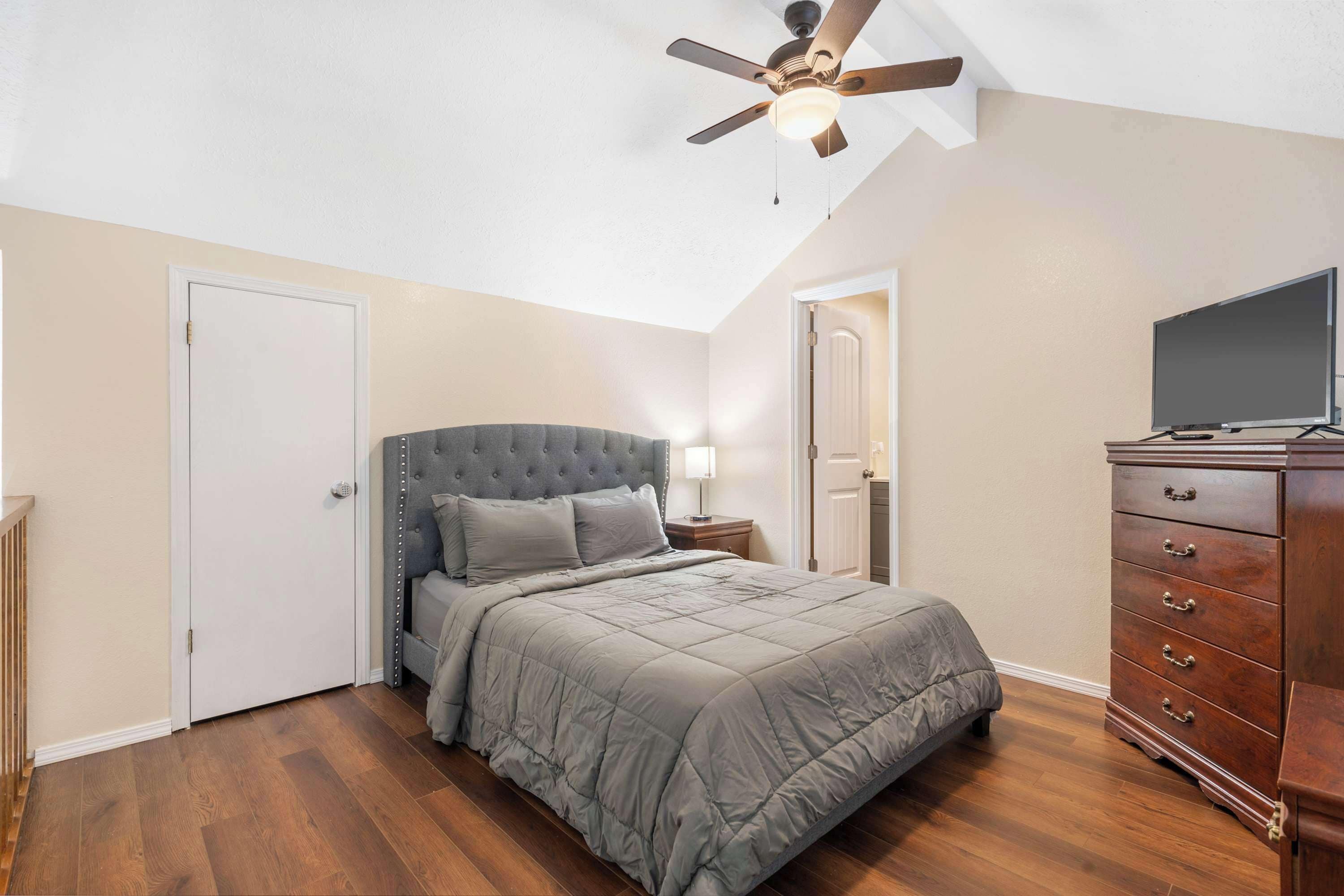 Condo, 2 Queen Beds, Balcony, Golf View (Branson Sweet Retreat) | 2 bedrooms, individually decorated, individually furnished, bed sheets