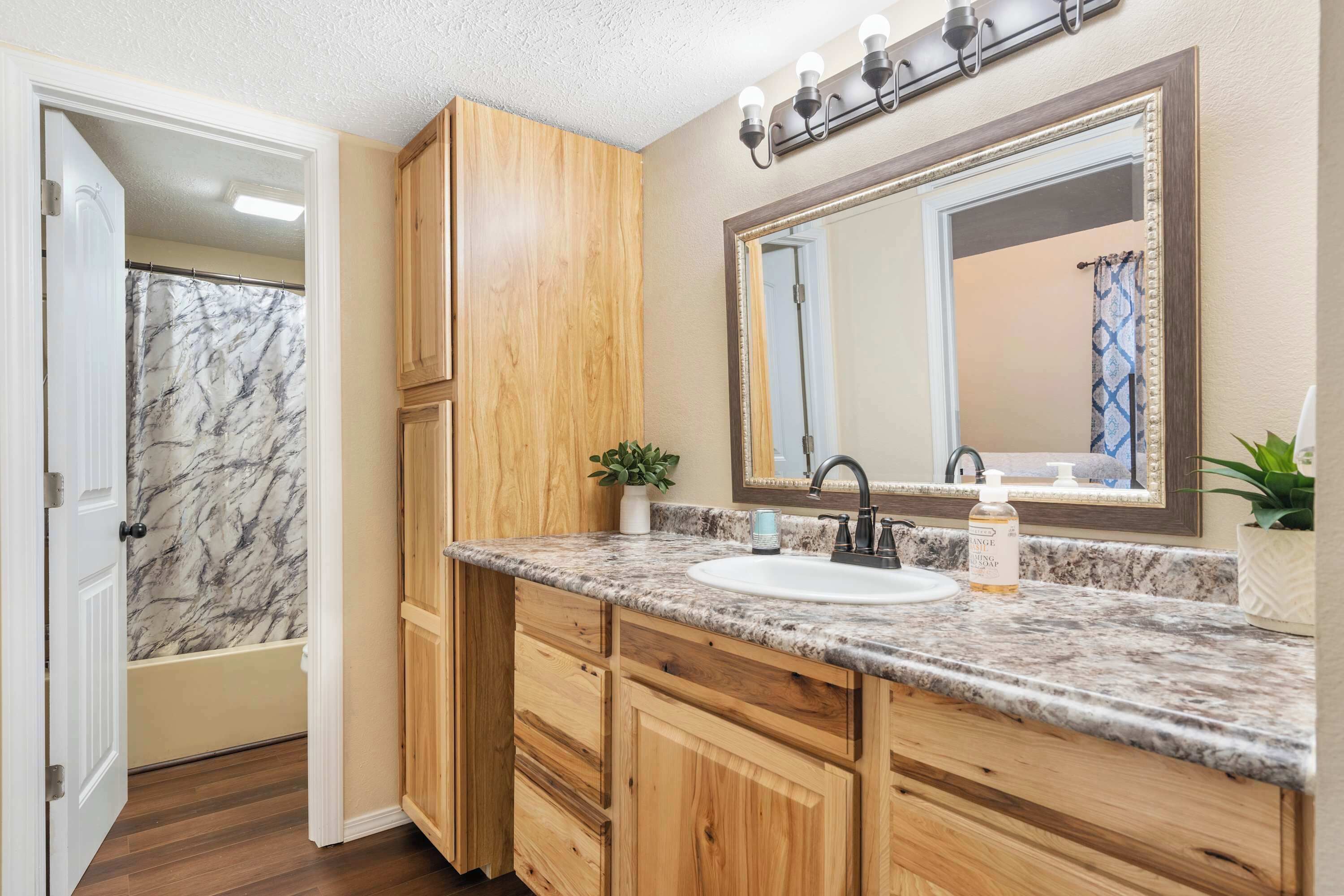 Condo, 2 camas Queen size, balcón, vista al campo de golf (Branson Sweet Retreat) | Baño | Toallas 