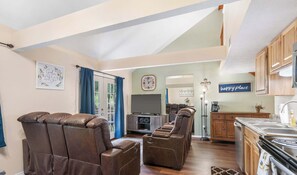 Apartment, 2 Queen-Betten, Balkon, Blick auf den Golfplatz (Branson Sweet Retreat) | Eigene Küche | Kühlschrank, Mikrowelle, Ofen, Herdplatte