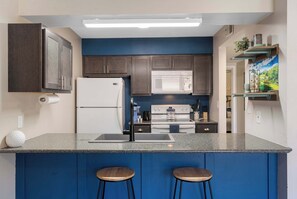 Condo, 1 Queen Bed with Sofa bed, Balcony, Golf View (Greenside Retreat) | Private kitchen | Fridge, microwave, oven, stovetop