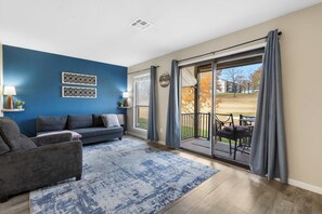 Condo, 1 Queen Bed with Sofa bed, Balcony, Golf View (Greenside Retreat) | Living area | 42-inch flat-screen TV with digital channels - Greenside Retreat - Pointe Royale (Branson)