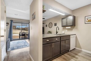 Condo, 1 Queen Bed with Sofa bed, Balcony, Golf View (Greenside Retreat) | Interior - Greenside Retreat - Pointe Royale (Branson)