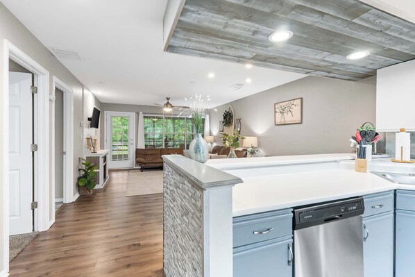 Condo, Multiple Beds, Balcony (Lakeside Bliss Retreat ) | Interior