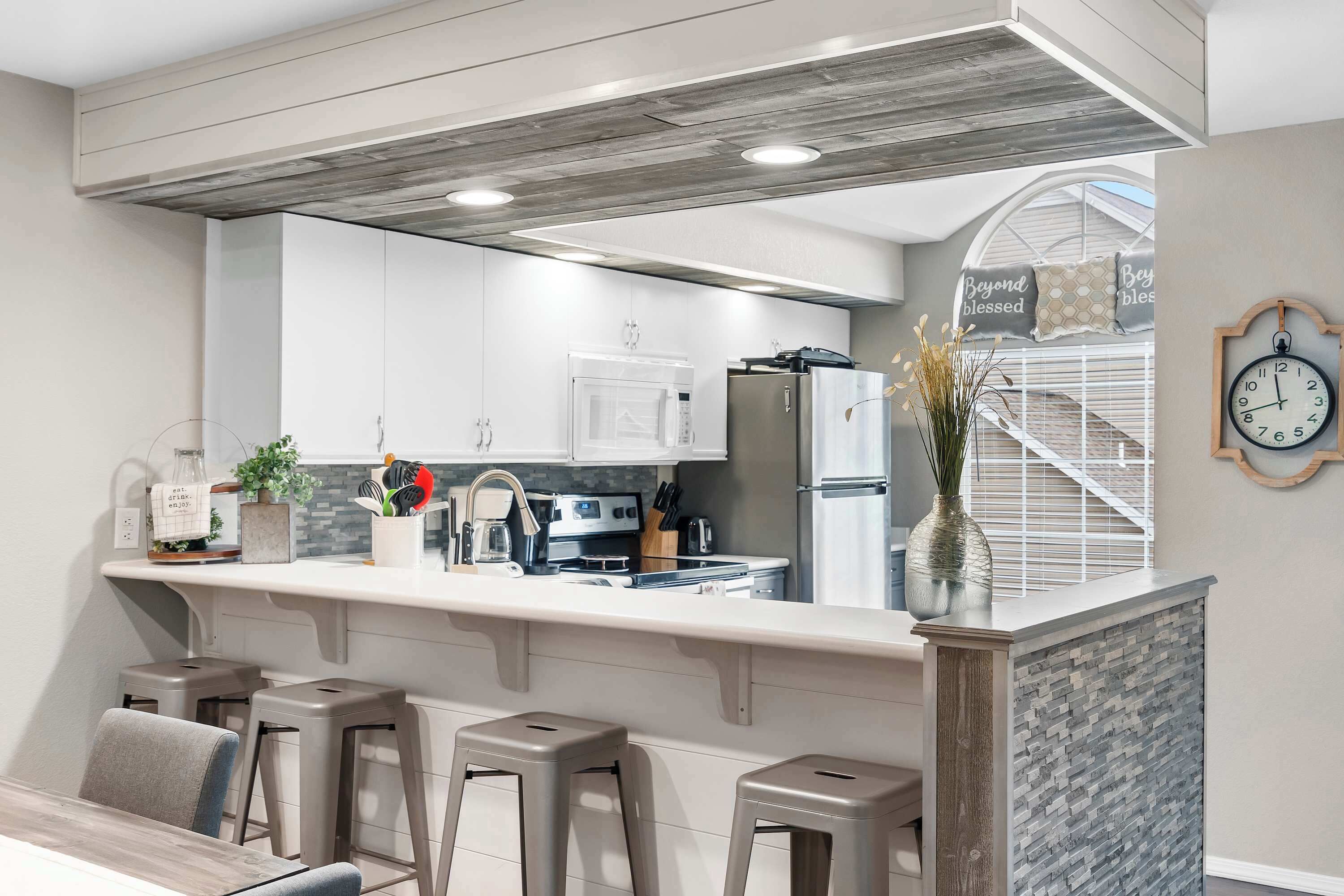 Condo, Multiple Beds, Balcony (Lakeside Bliss Retreat ) | Private kitchen | Fridge, microwave, oven, stovetop