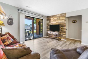 Condo, Multiple Beds, Kitchen, Pool View (Ozark Escape at the Pointe) | Living area