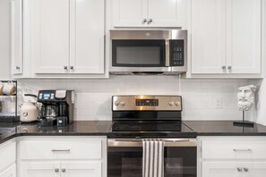 Condo, Multiple Beds, Balcony, Garden View (Earl Grey Escape ) | Private kitchen