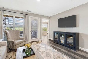 Condo, Multiple Beds, Balcony, Garden View (Earl Grey Escape ) | Living area