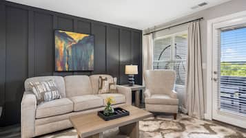 Kondominium, Beberapa Tempat Tidur, balkon, pemandangan kebun (Earl Grey Escape ) | Area keluarga | Televisi layar datar 42-inci dengan saluran TV digital