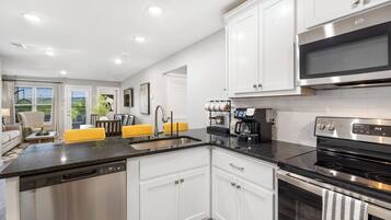 Condo, Multiple Beds, Balcony, Garden View (Earl Grey Escape ) | Private kitchen | Fridge, microwave, oven, stovetop