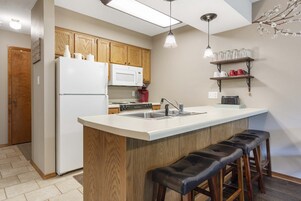 Coffee/tea maker, fridge, microwave, oven