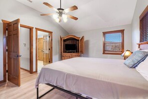 Cabin, Multiple Beds, Balcony, Mountain View (Kemper's Cabin in the Ozarks ) | 6 bedrooms, individually decorated, individually furnished, bed sheets - Kemper's Cabin in the Ozarks - Onsite Amenities (Branson)