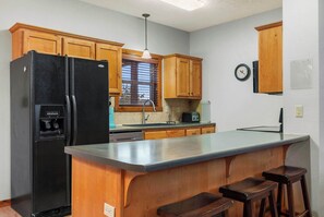 Ferienhütte, Mehrere Betten, Balkon, Bergblick (Kemper's Cabin in the Ozarks ) | Eigene Küche