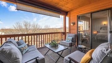 Condo, Multiple Beds, Balcony, Mountain View (Bright Stylish Condo w/ Balcony) | Property grounds