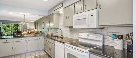 Condo, Multiple Beds, Patio, Garden View (Antler Ridge Retreat) | Private kitchen | Fridge, microwave, oven, stovetop