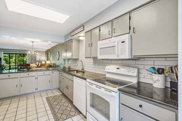 Condo, Multiple Beds, Patio, Garden View (Antler Ridge Retreat) | Private kitchen
