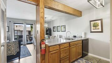 Condo, 1 Queen Bed with Sofa bed, Balcony, Golf View (Branson Sunny Daze) | Interior